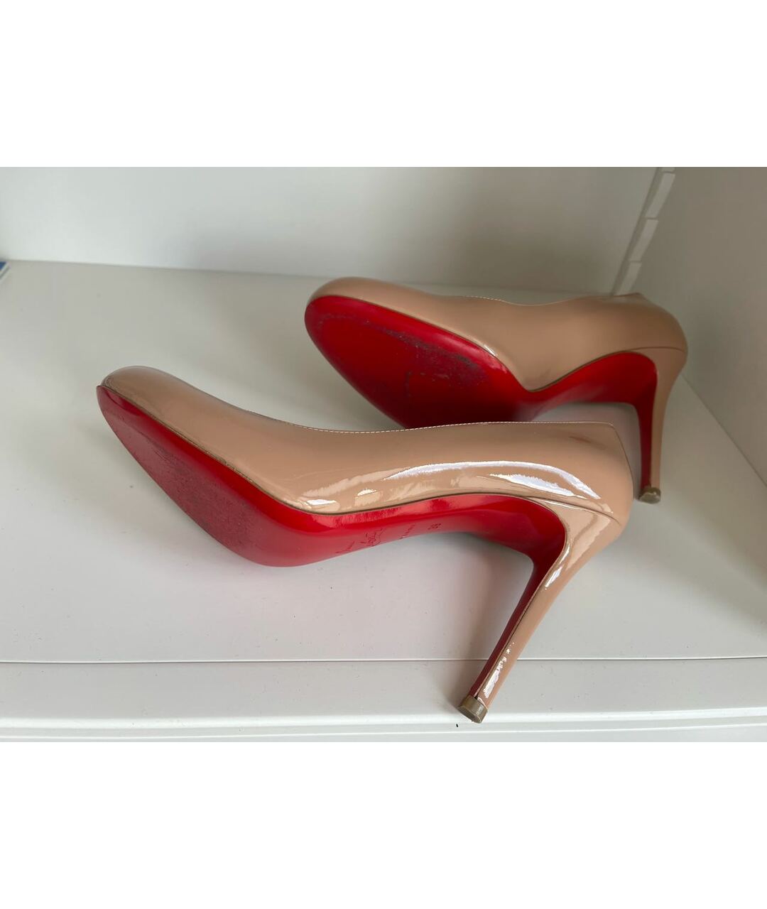 CHRISTIAN LOUBOUTIN Бежевые туфли из лакированной кожи, фото 5