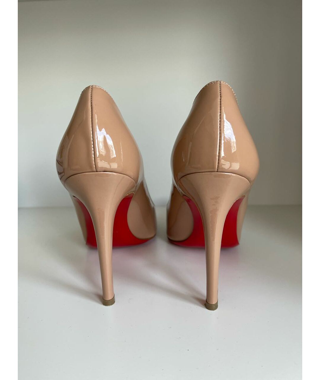 CHRISTIAN LOUBOUTIN Бежевые туфли из лакированной кожи, фото 4