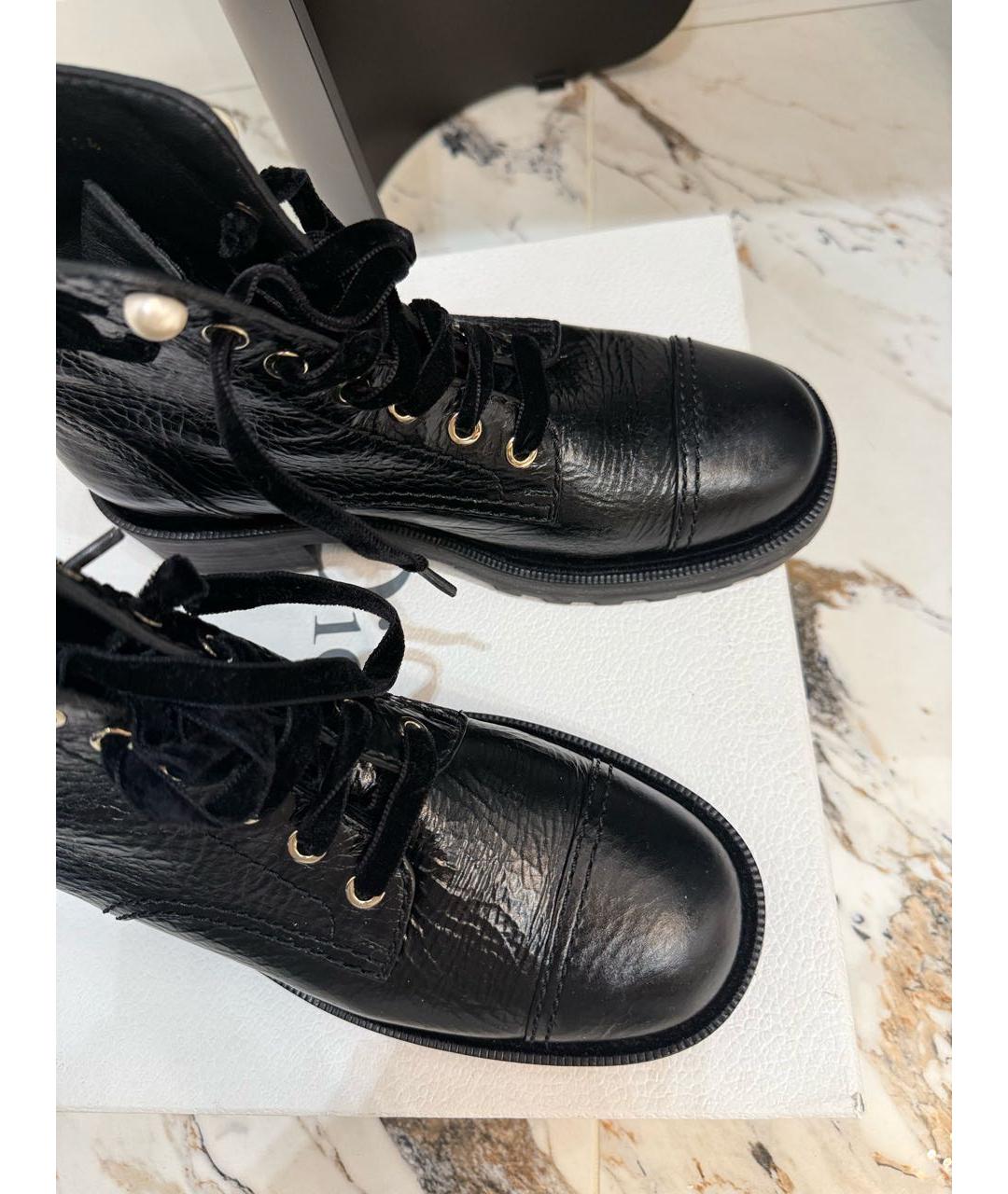 CHANEL Черные ботинки из лакированной кожи, фото 2