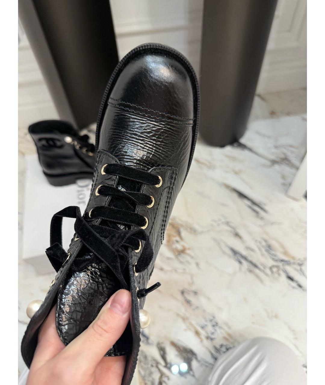 CHANEL Черные ботинки из лакированной кожи, фото 3