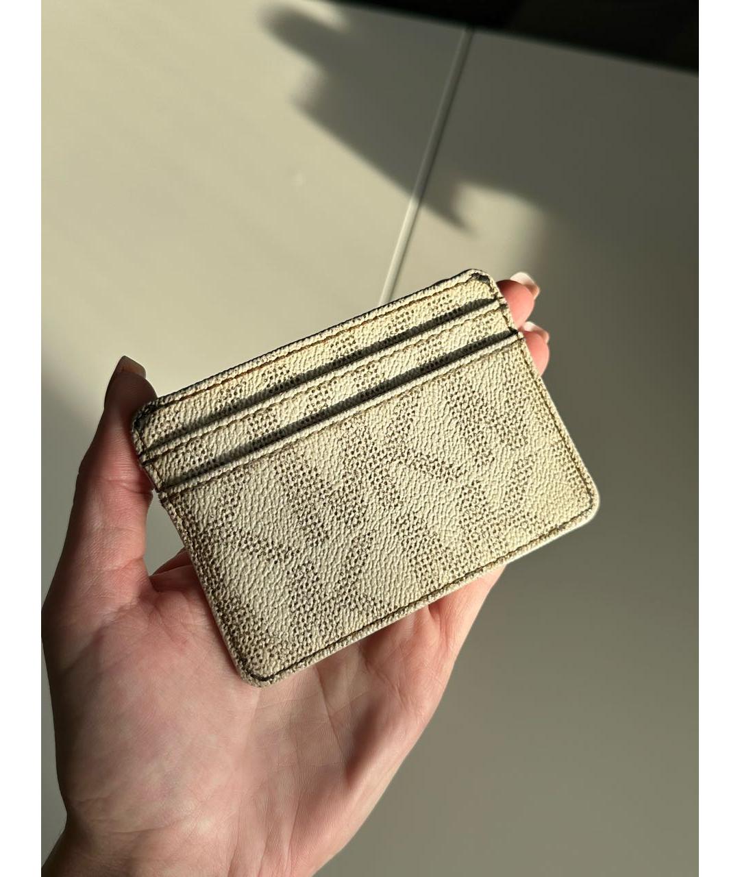 MICHAEL KORS Бежевый кожаный кардхолдер, фото 2