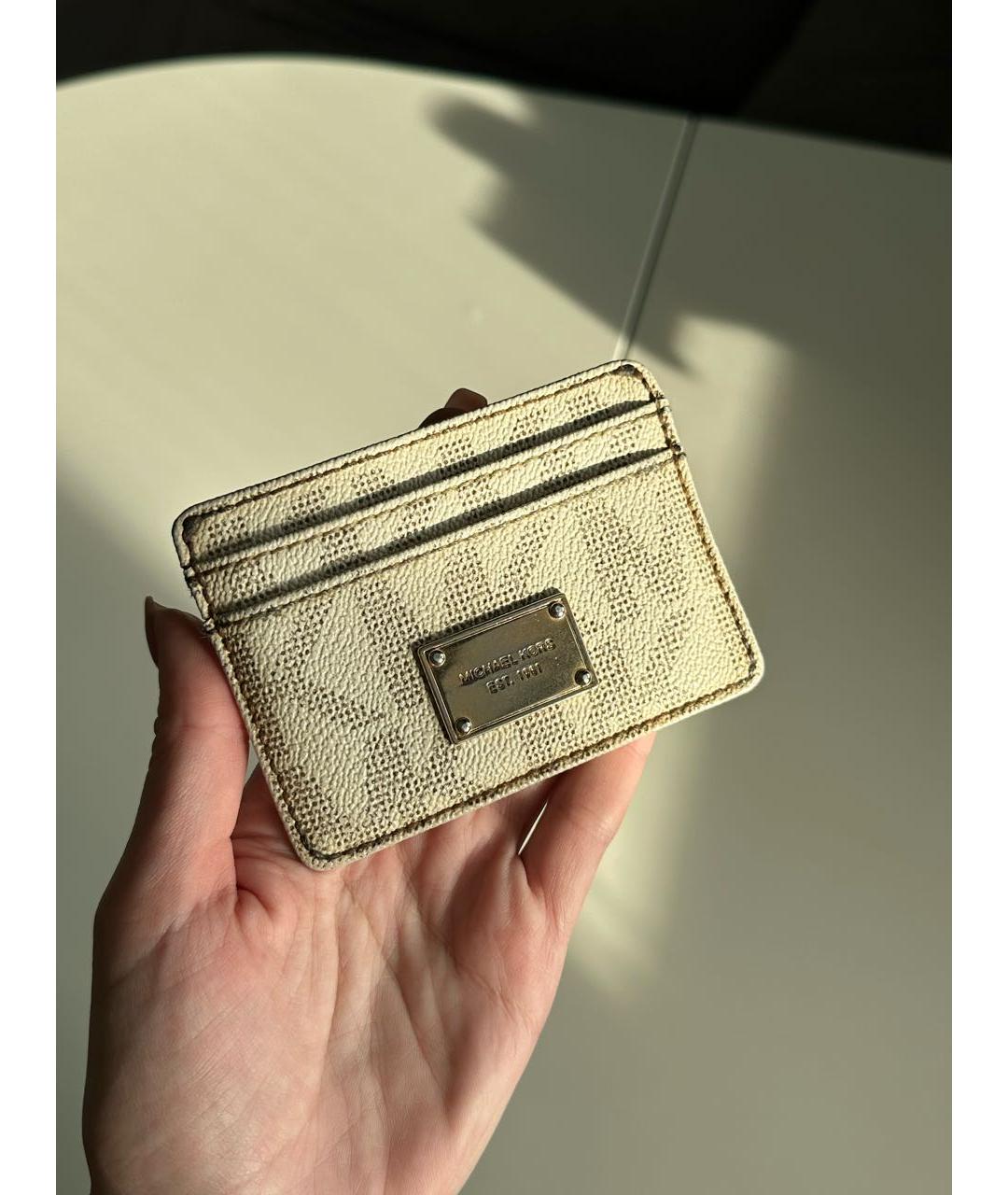 MICHAEL KORS Бежевый кожаный кардхолдер, фото 3