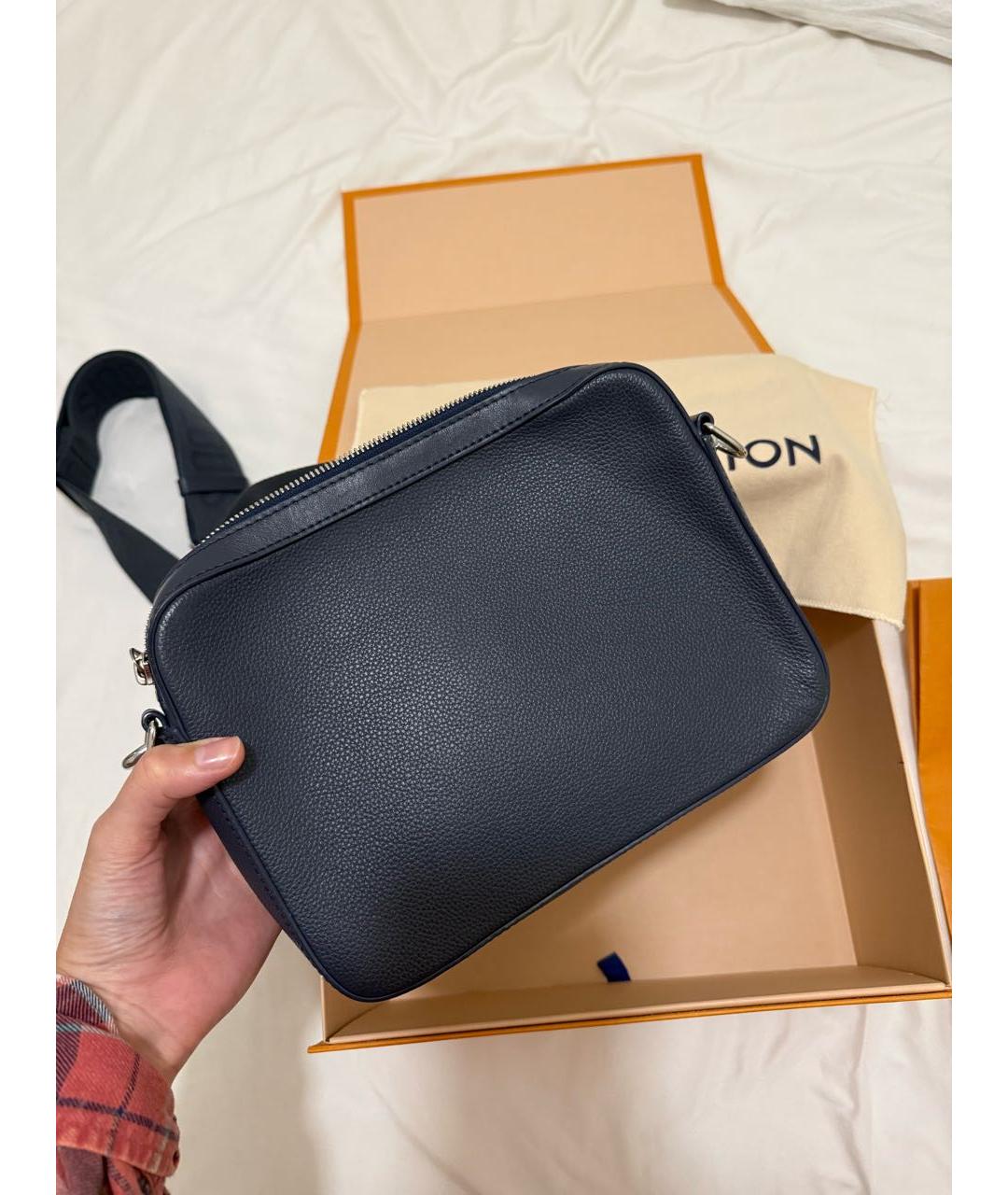 LOUIS VUITTON Темно-синяя кожаная сумка на плечо, фото 7