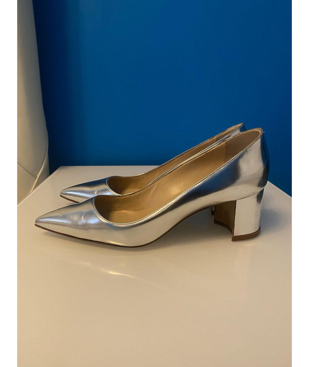 MANOLO BLAHNIK Серебряные туфли из лакированной кожи, фото 7