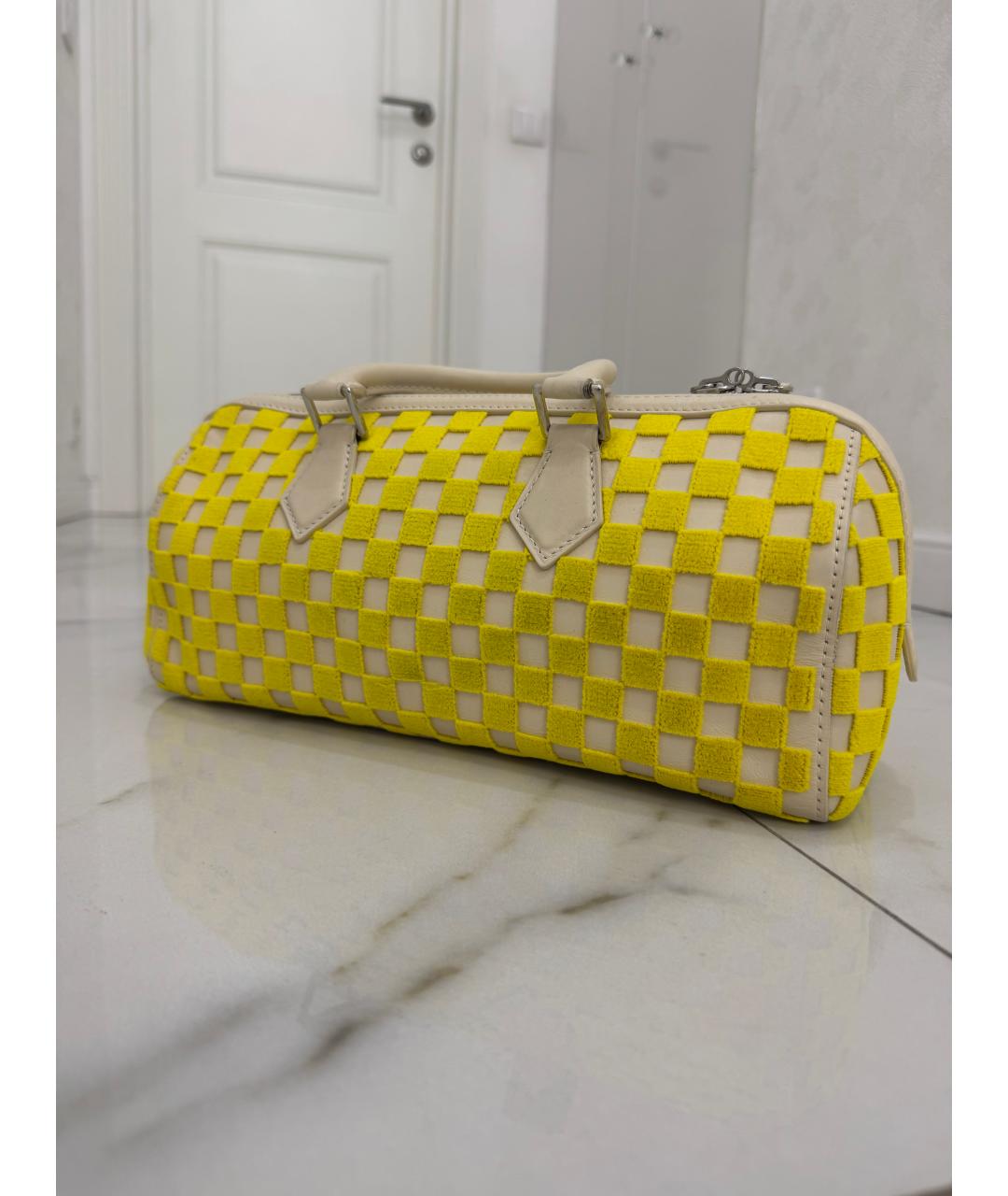LOUIS VUITTON Желтая кожаная сумка с короткими ручками, фото 3