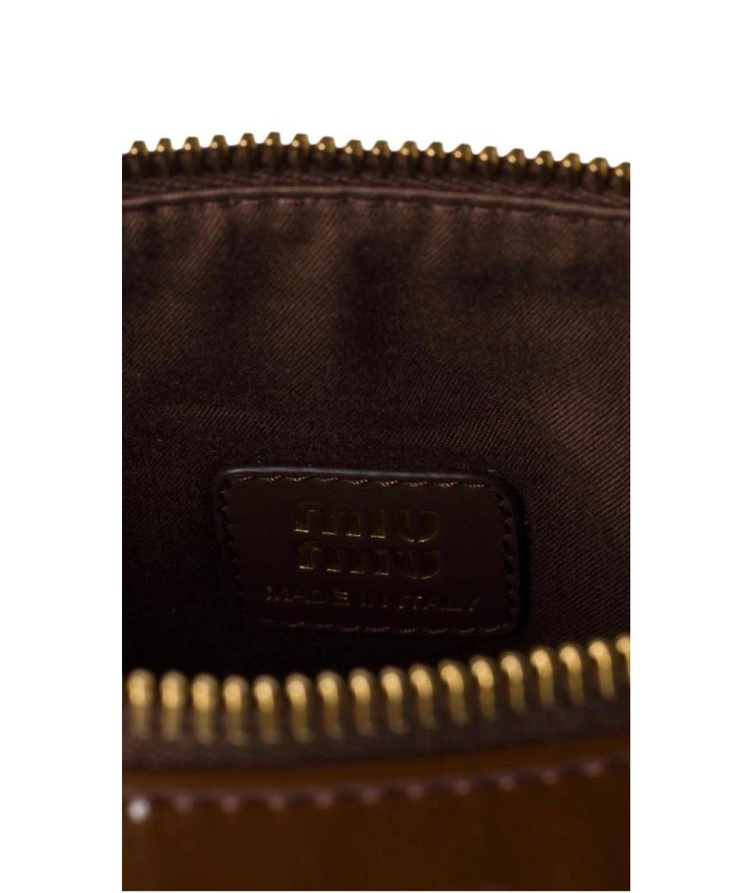MIU MIU Коричневая сумка с короткими ручками из лакированной кожи, фото 4
