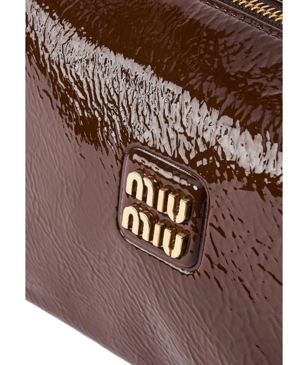 MIU MIU Коричневая сумка с короткими ручками из лакированной кожи, фото 5