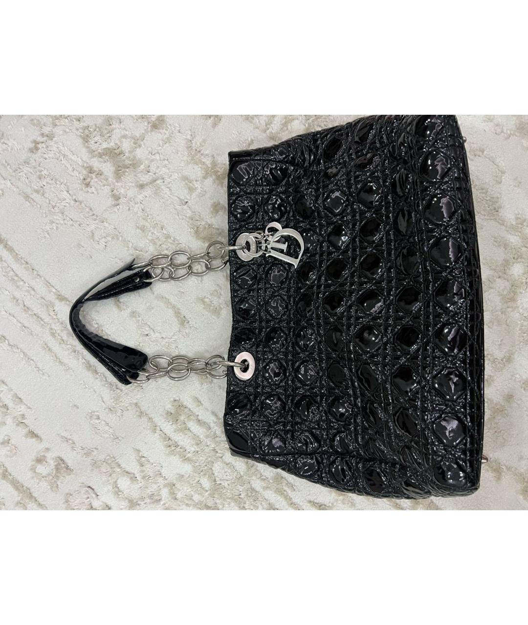 CHRISTIAN DIOR Черная сумка через плечо из лакированной кожи, фото 7
