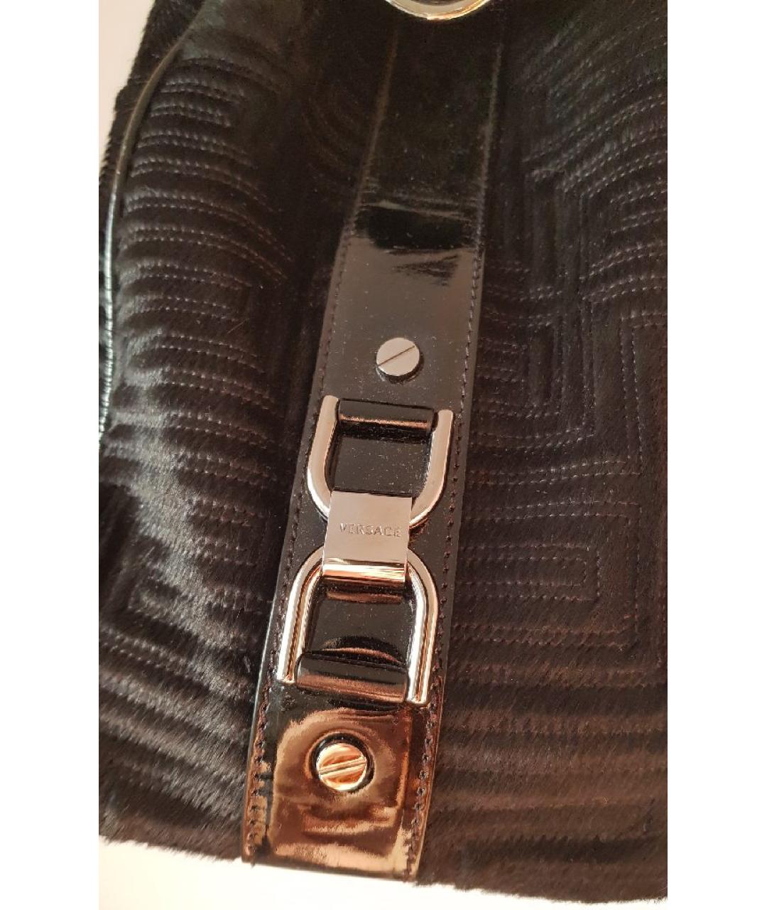 VERSACE Черная меховая сумка с короткими ручками, фото 3