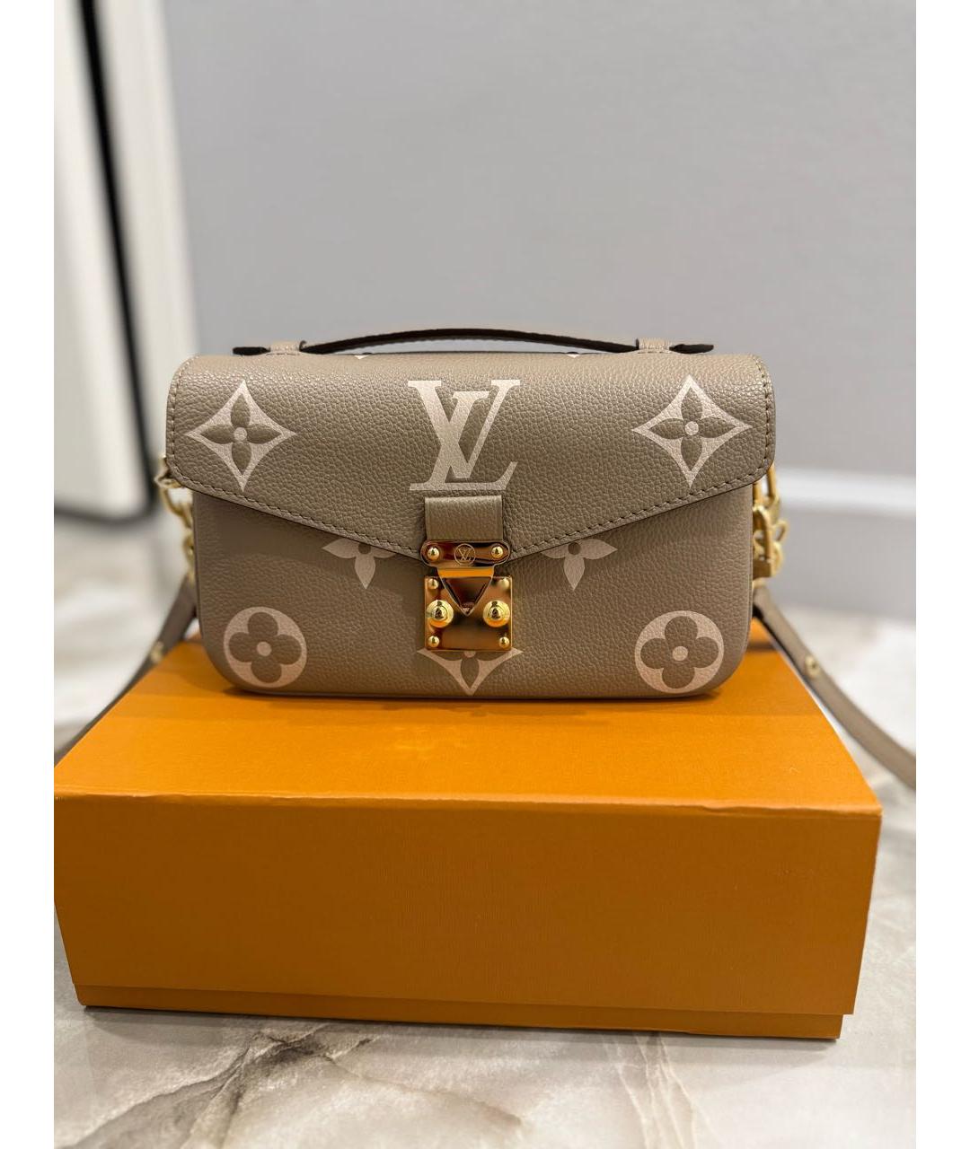 LOUIS VUITTON Бежевая кожаная сумка через плечо, фото 9