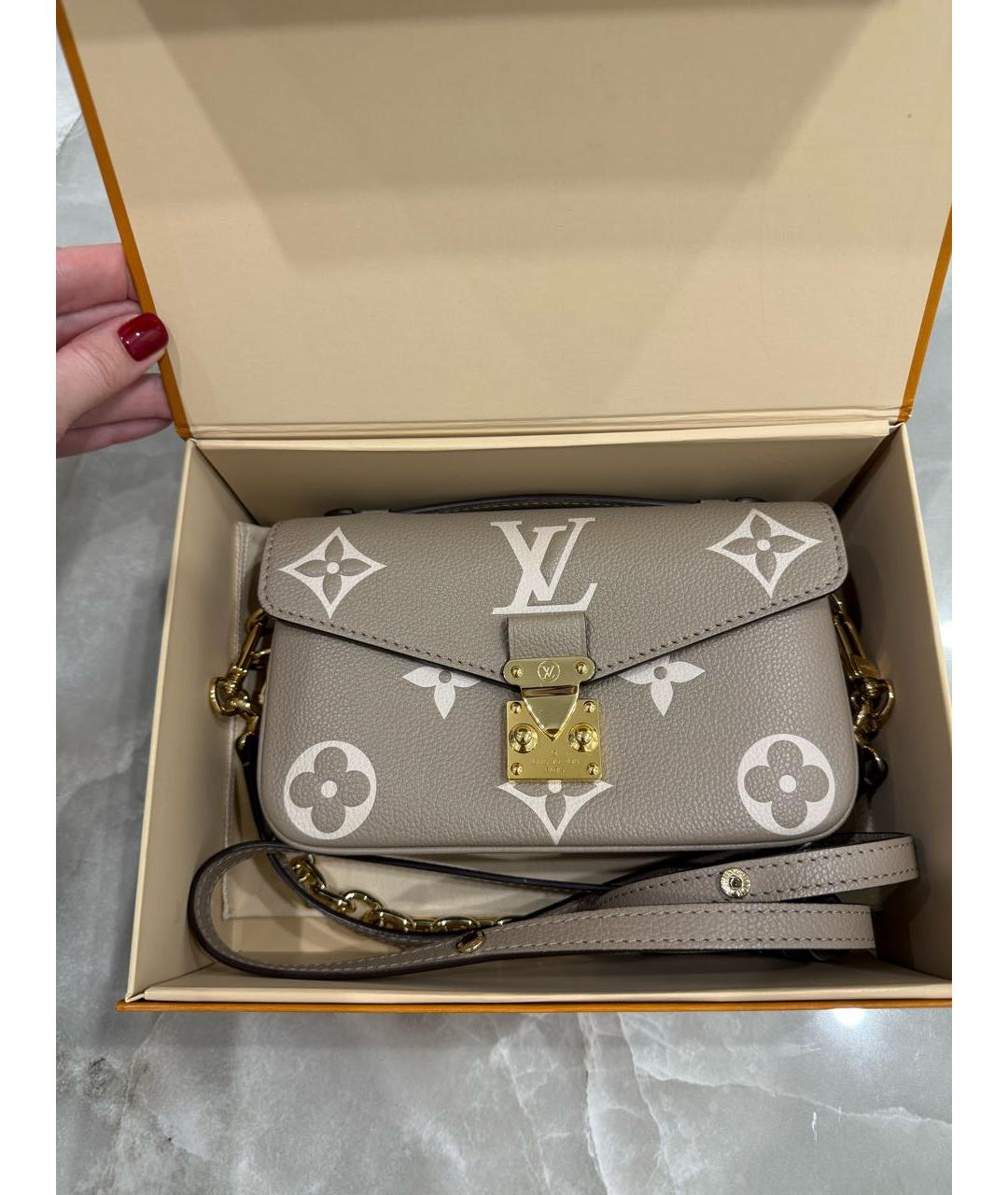 LOUIS VUITTON Бежевая кожаная сумка через плечо, фото 7