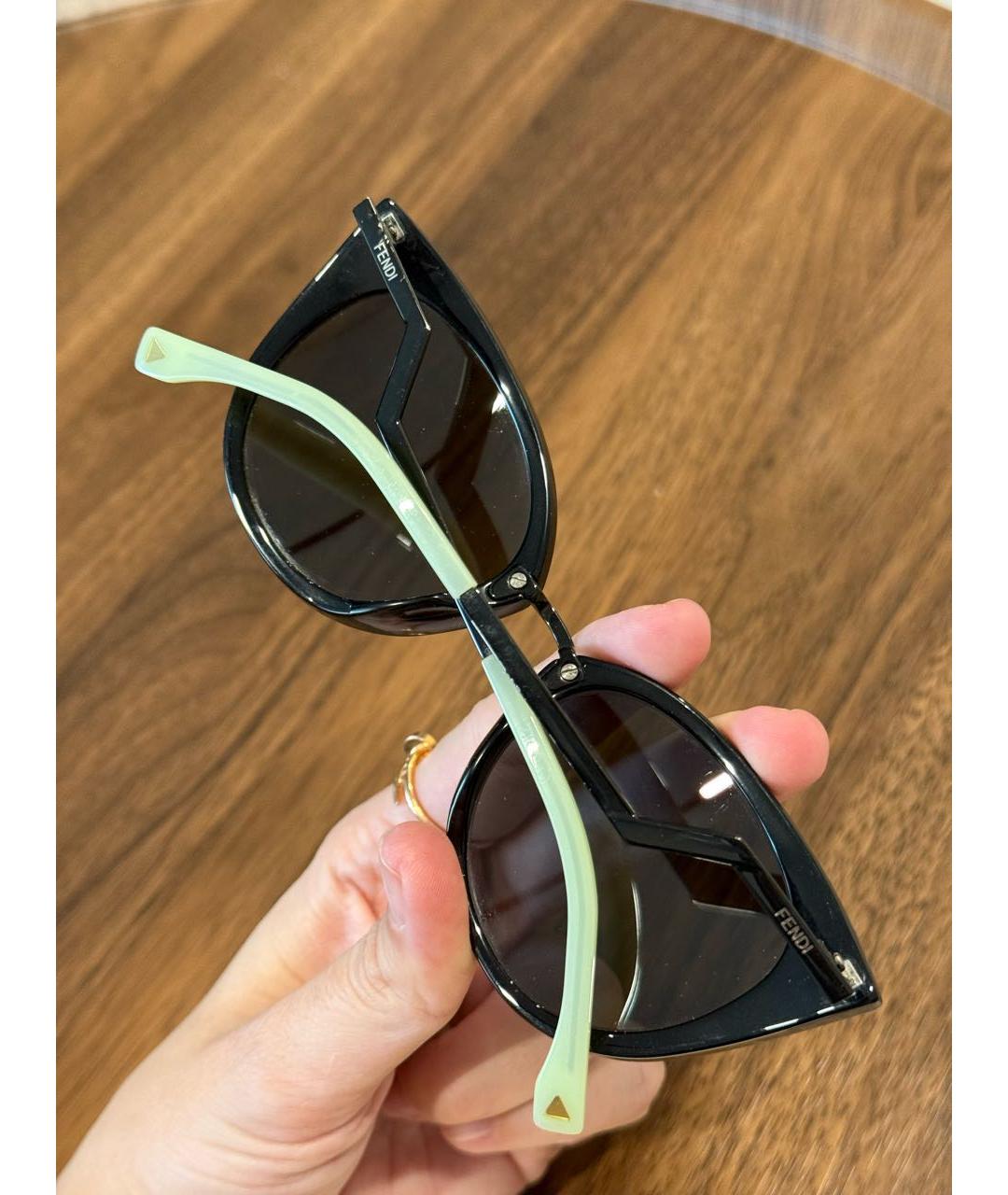 FENDI Черные пластиковые солнцезащитные очки, фото 2