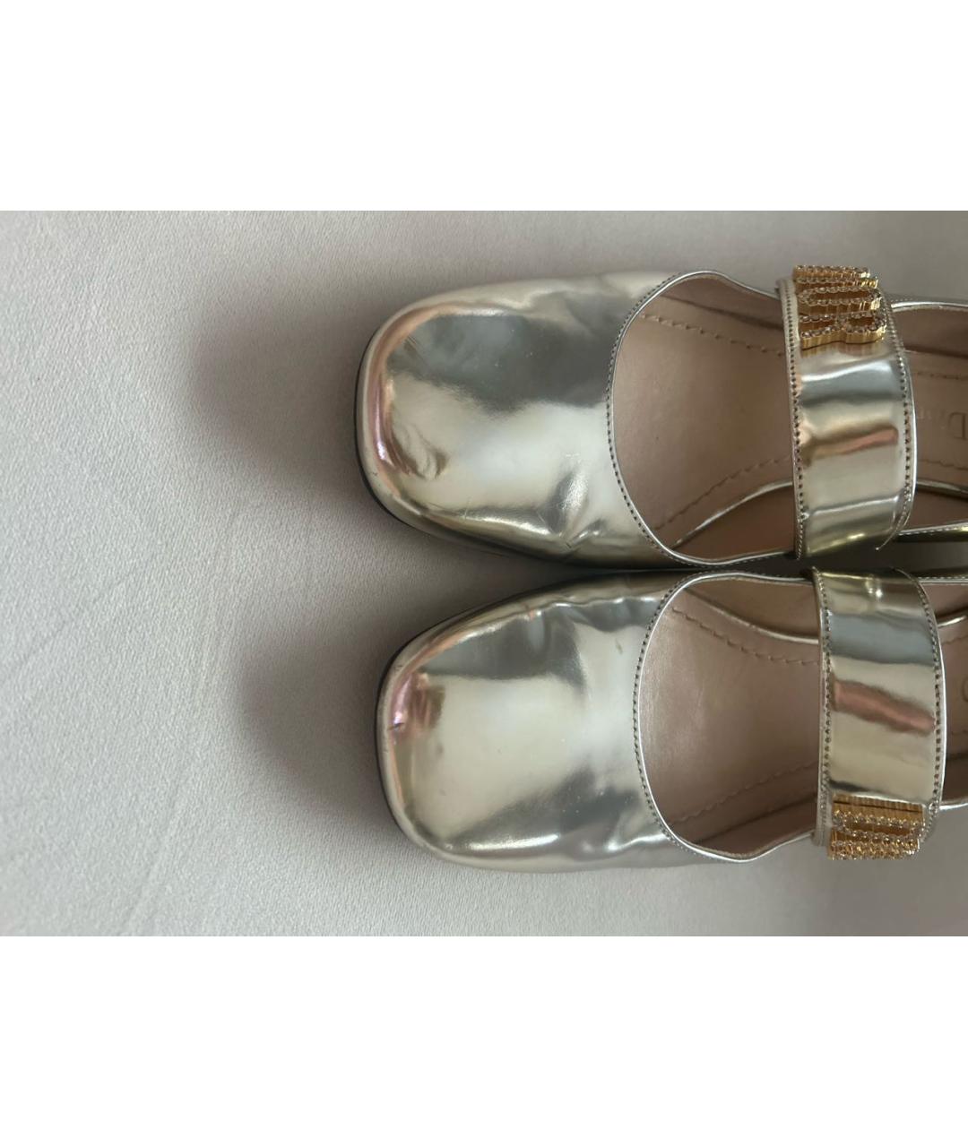 CHRISTIAN DIOR Серебряные кожаные лодочки на низком каблуке, фото 6