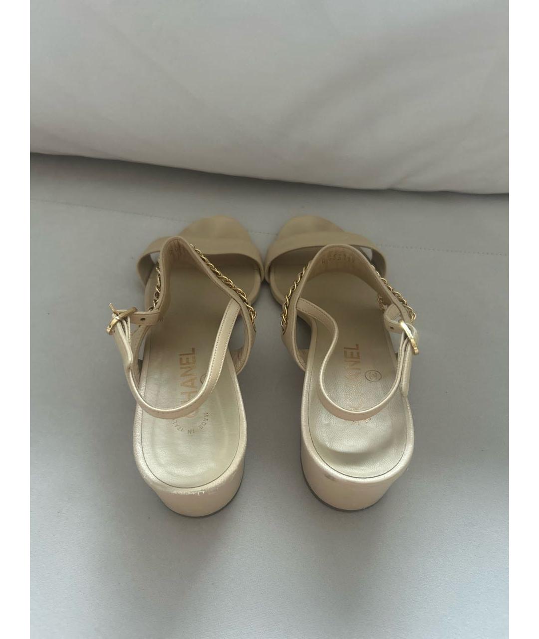 CHANEL Бежевые кожаные босоножки, фото 3