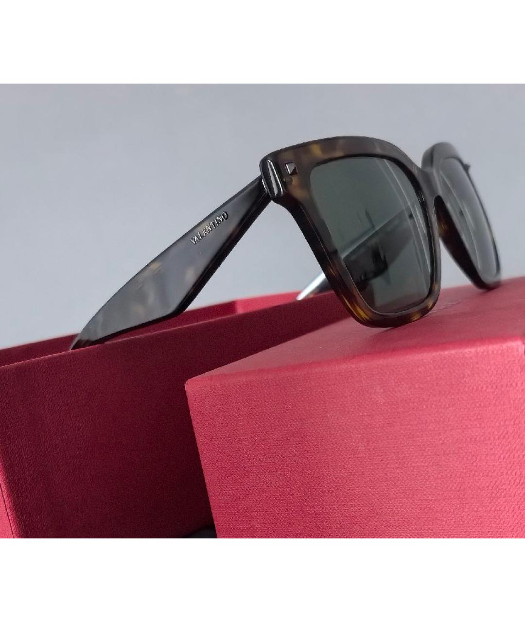 VALENTINO Коричневые пластиковые солнцезащитные очки, фото 3