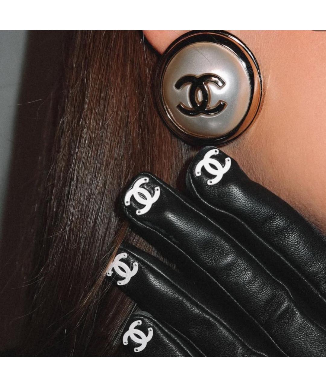 CHANEL Бежевые металлические клипсы, фото 3
