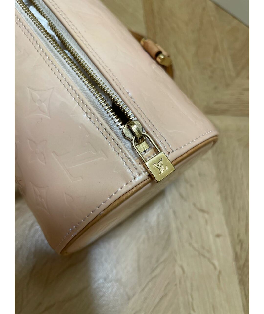 LOUIS VUITTON Бежевая сумка тоут из лакированной кожи, фото 5