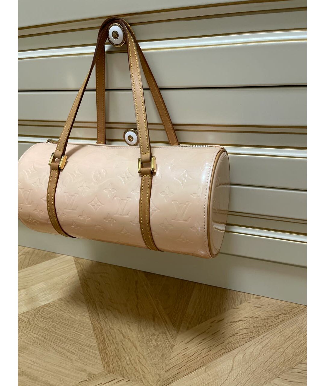 LOUIS VUITTON Бежевая сумка тоут из лакированной кожи, фото 3