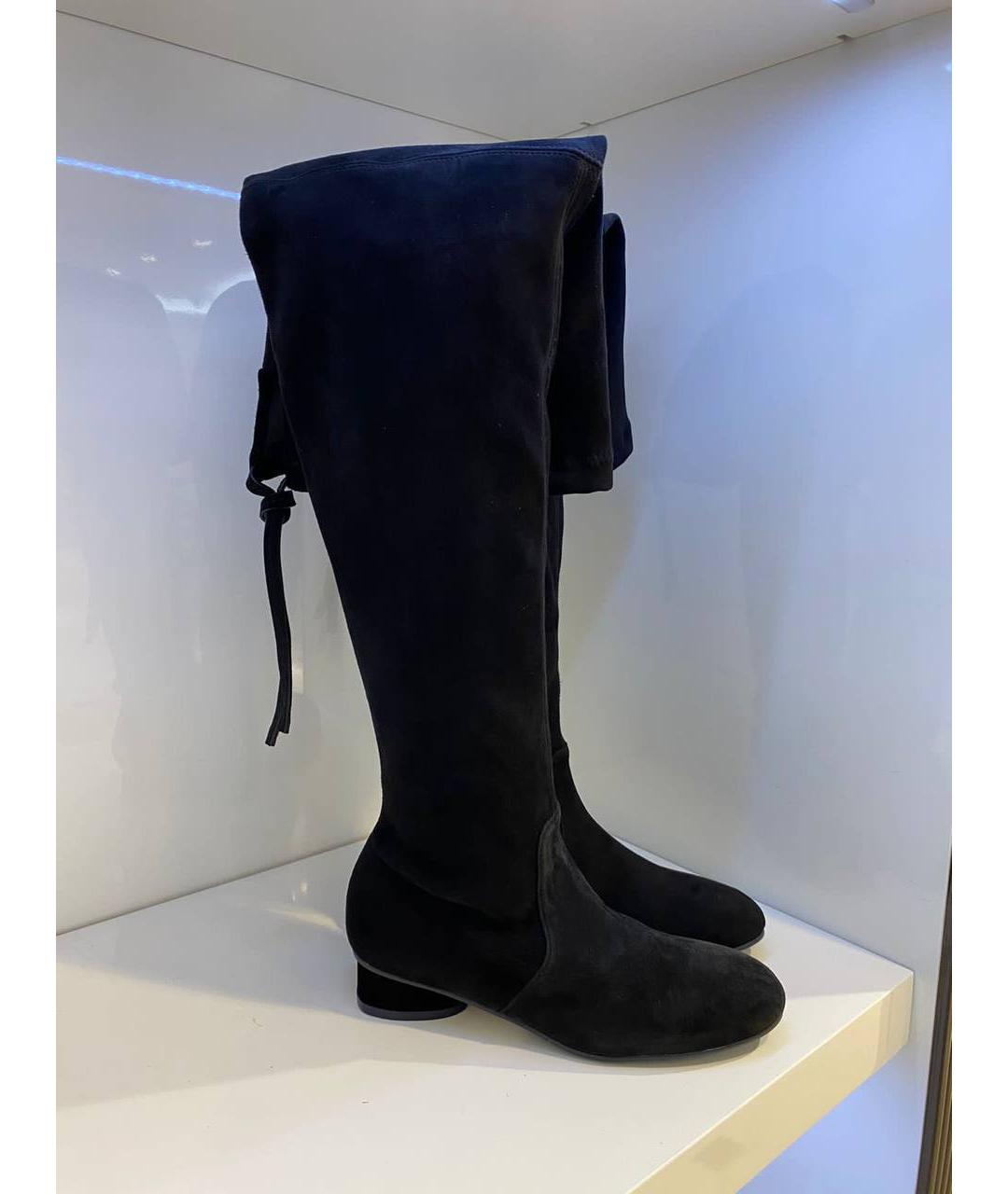 STUART WEITZMAN Черные замшевые ботфорты, фото 4