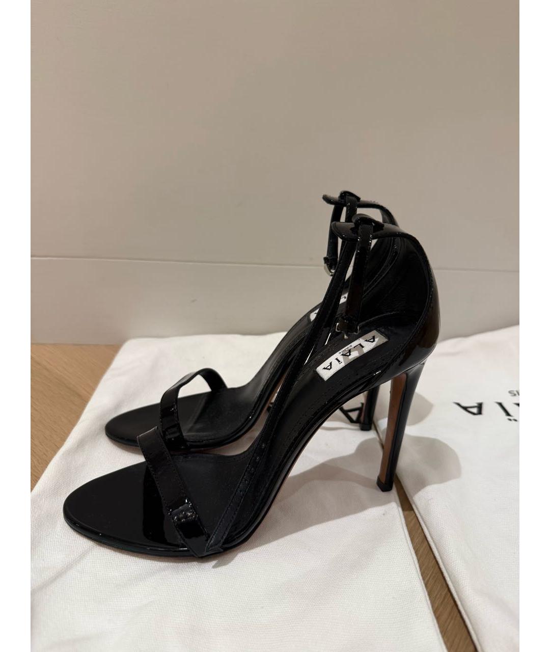 ALAIA Черные босоножки из лакированной кожи, фото 5