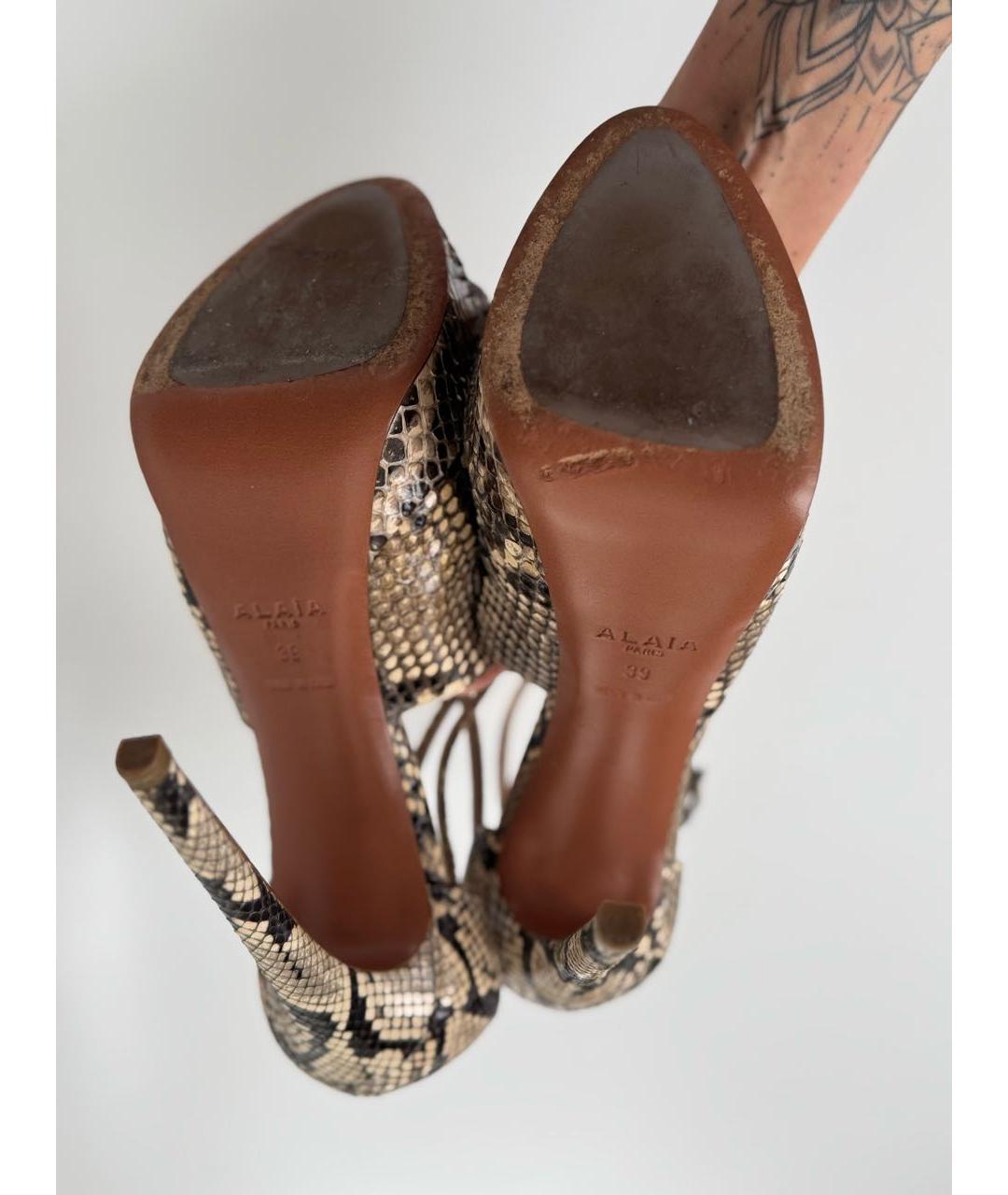 ALAIA Бежевые кожаные босоножки, фото 5