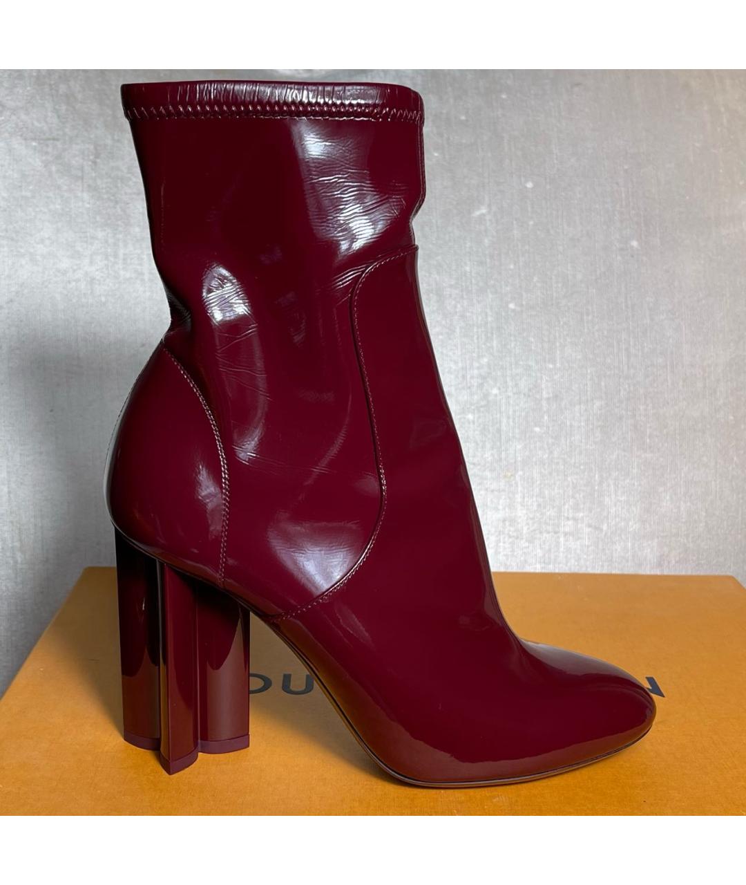 LOUIS VUITTON Бордовые ботильоны из лакированной кожи, фото 9