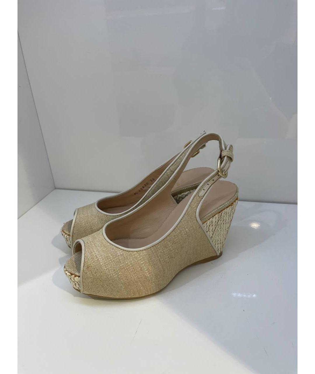 STUART WEITZMAN Бежевые текстильные босоножки, фото 2