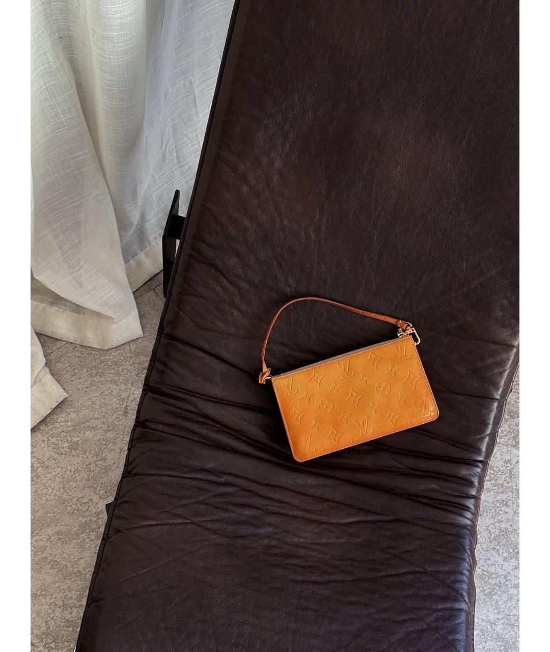 LOUIS VUITTON Горчичная сумка с короткими ручками из лакированной кожи, фото 7