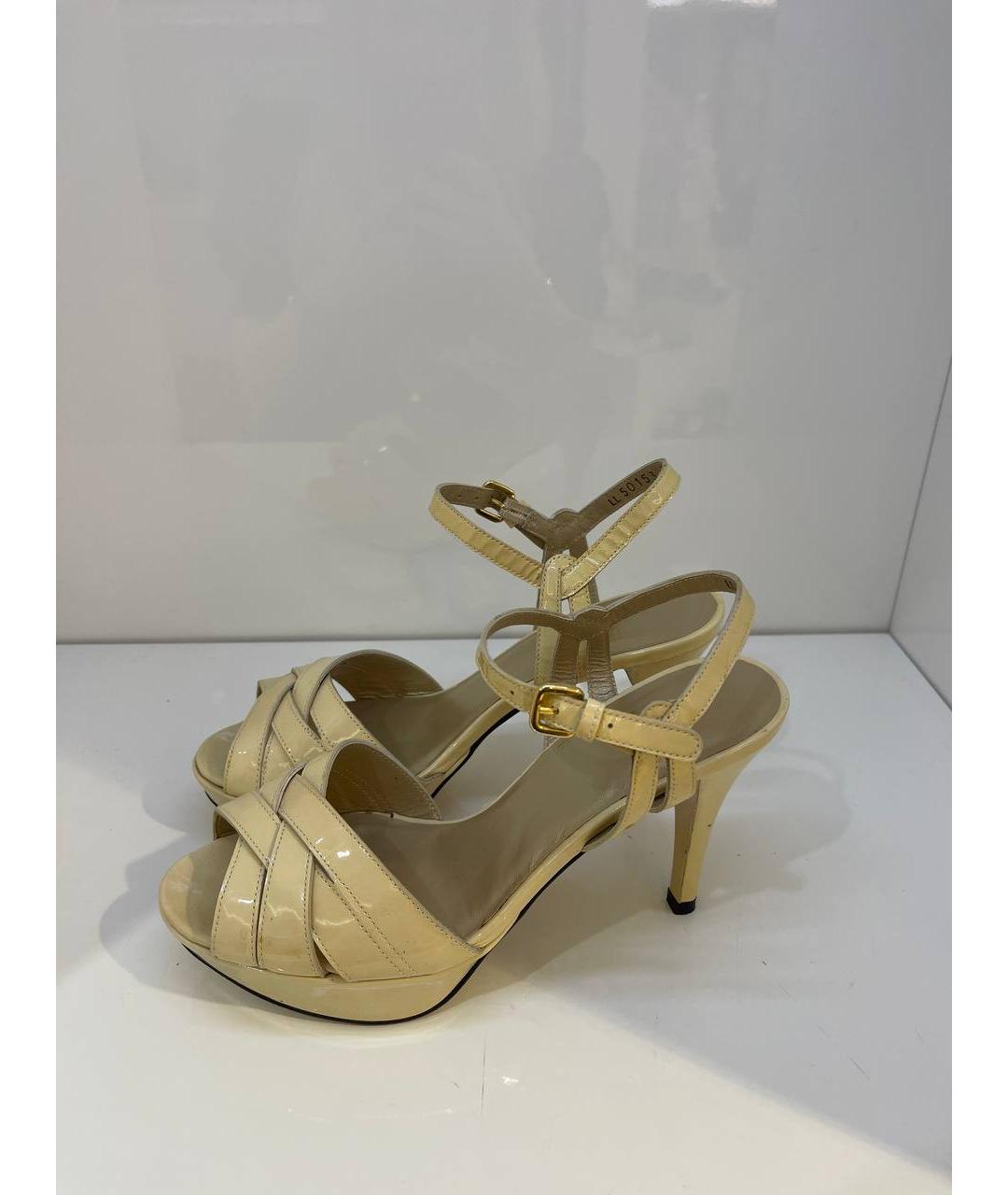 STUART WEITZMAN Бежевые босоножки из лакированной кожи, фото 4