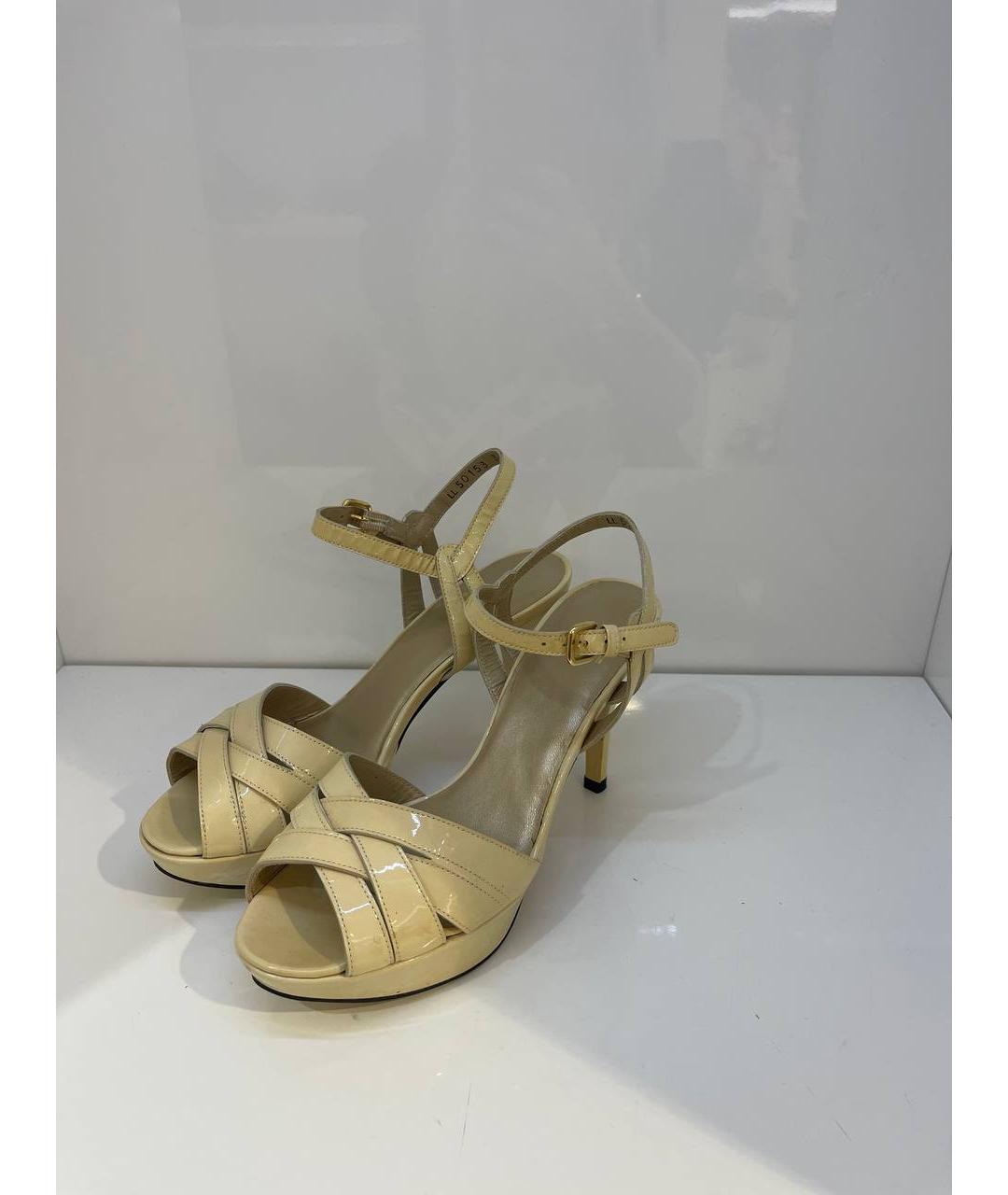 STUART WEITZMAN Бежевые босоножки из лакированной кожи, фото 2