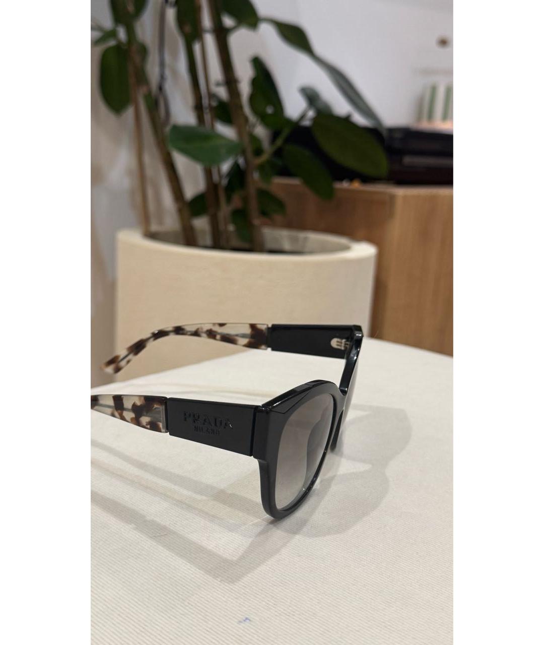 PRADA Черные пластиковые солнцезащитные очки, фото 2