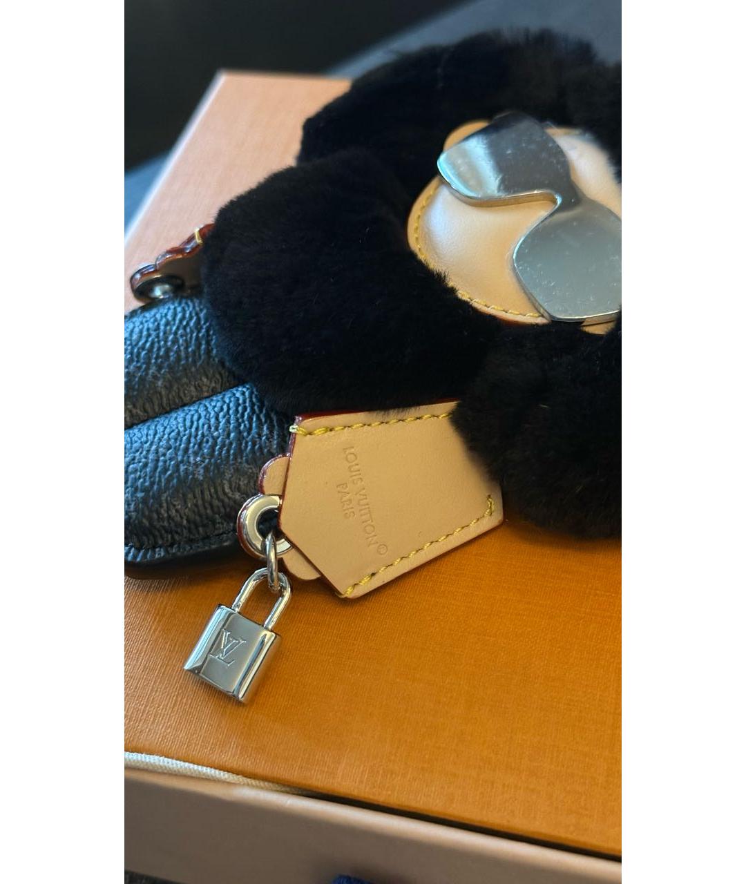 LOUIS VUITTON Черный брелок, фото 5