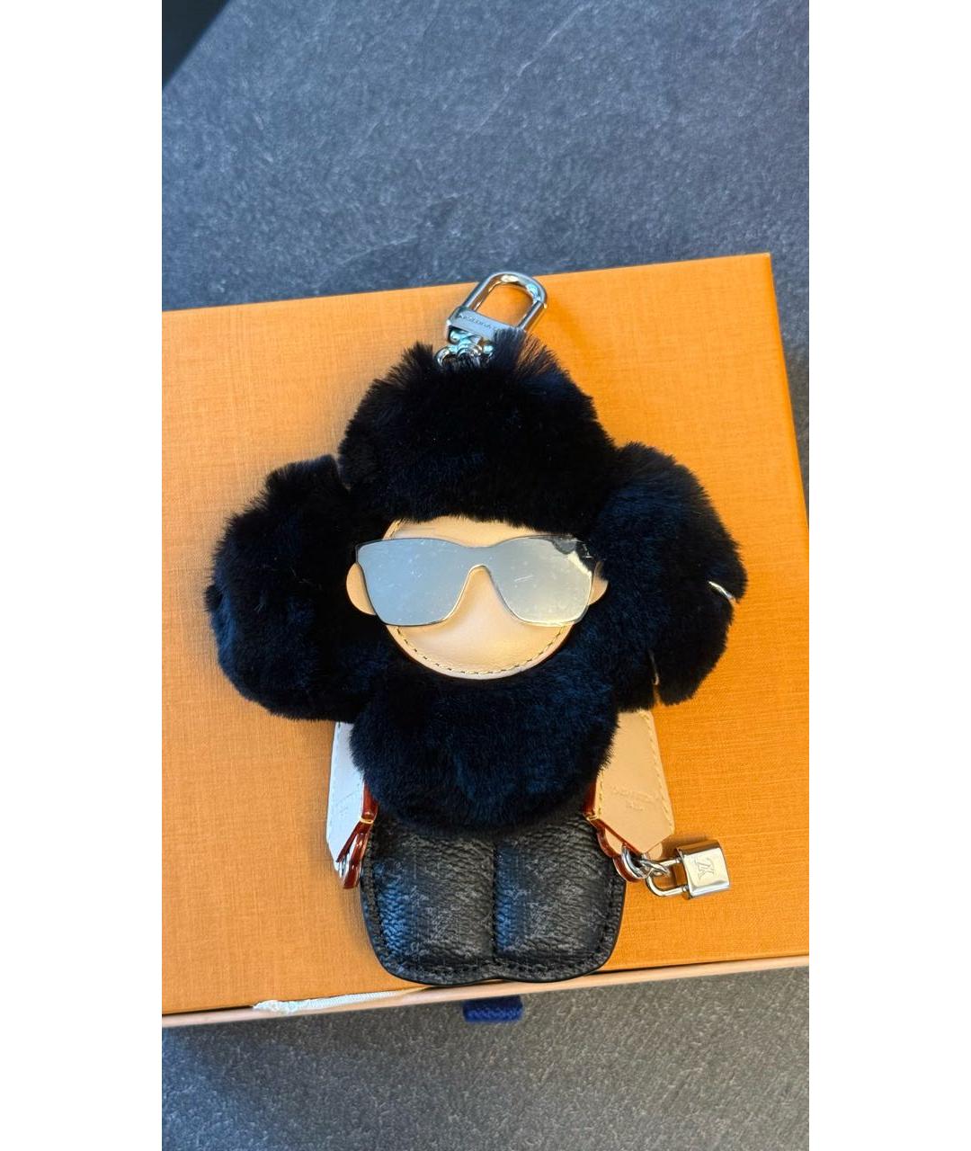 LOUIS VUITTON Черный брелок, фото 2