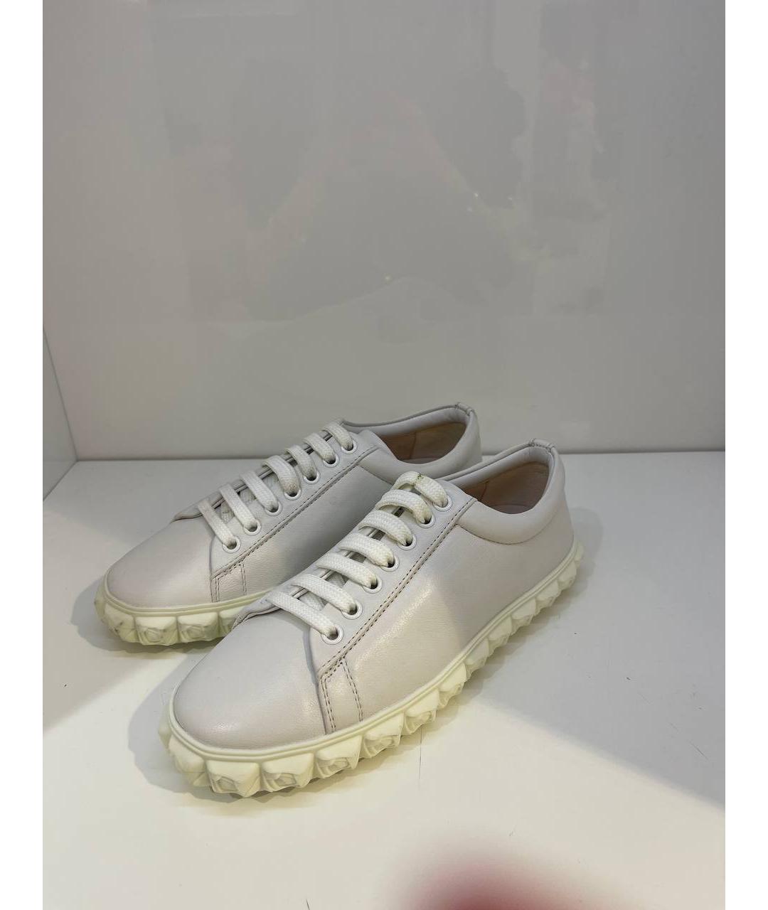 STUART WEITZMAN Белые кожаные кеды, фото 2