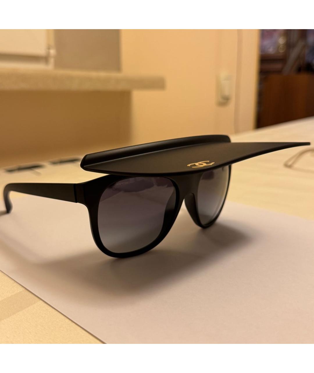 CHANEL Черные пластиковые солнцезащитные очки, фото 2