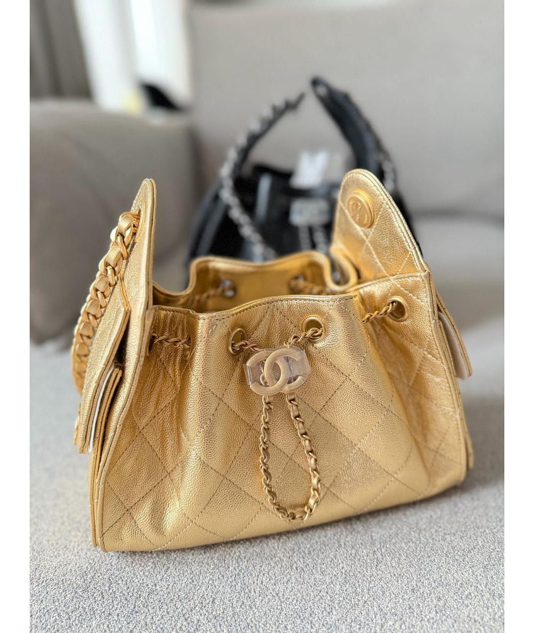 CHANEL Золотая кожаная сумка с короткими ручками, фото 4