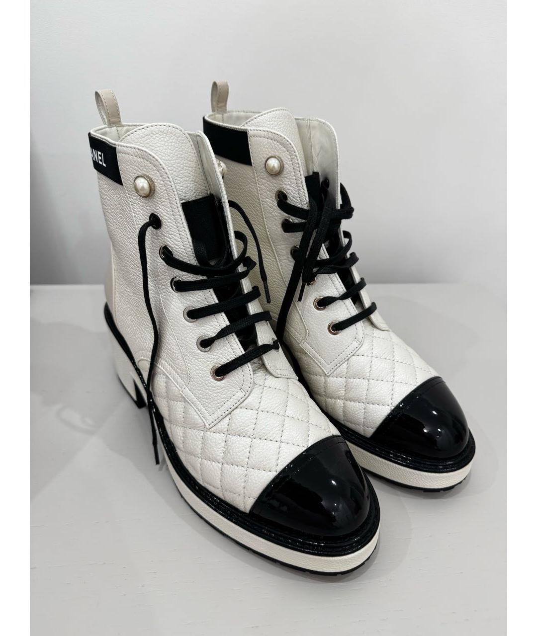 CHANEL Белые кожаные ботинки, фото 2