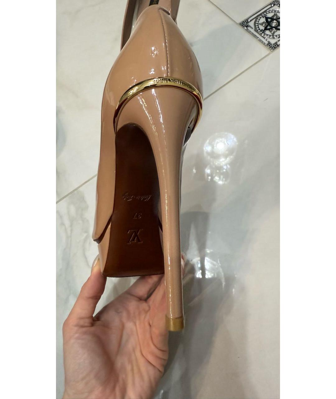 LOUIS VUITTON Бежевые туфли из лакированной кожи, фото 4