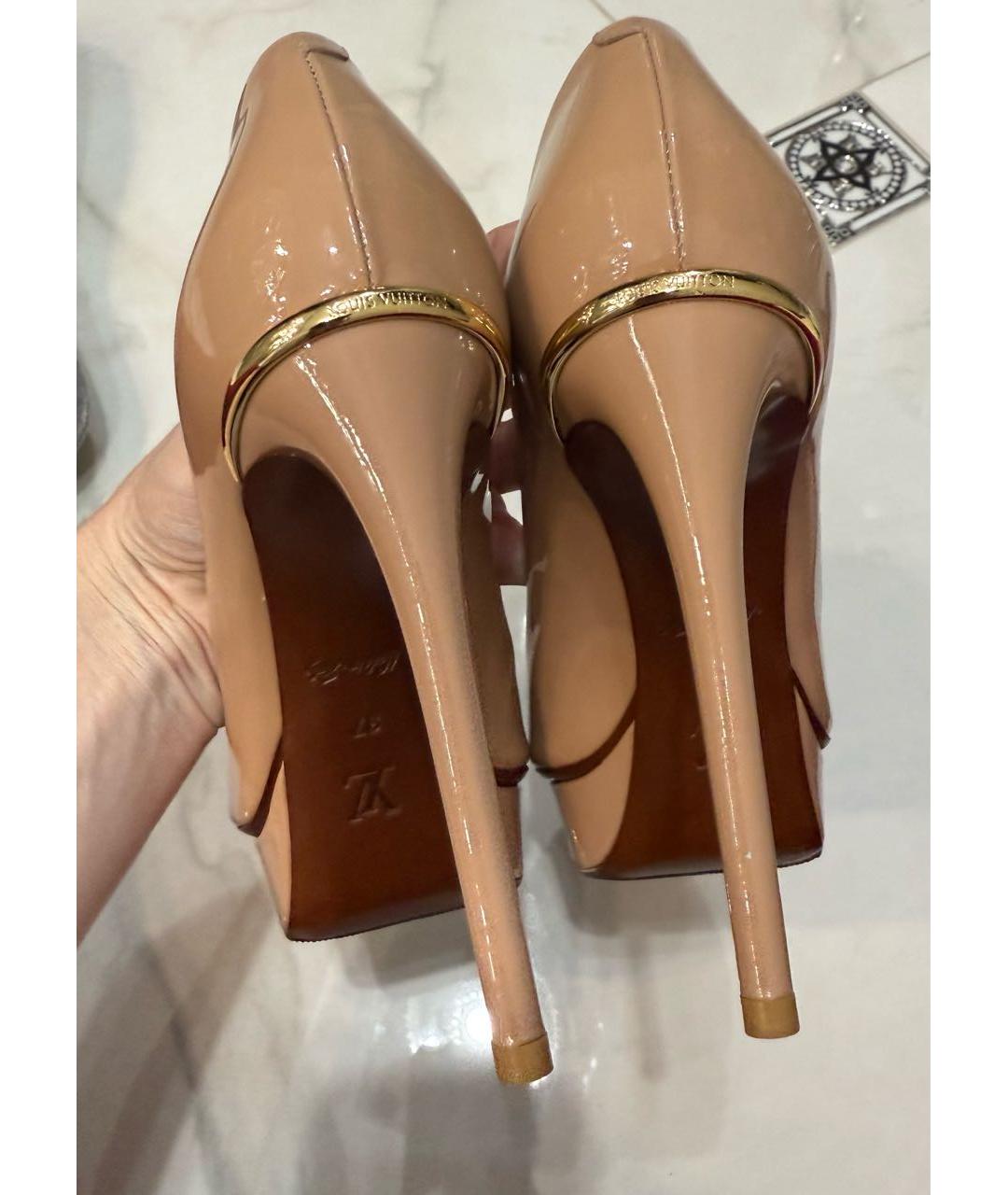 LOUIS VUITTON Бежевые туфли из лакированной кожи, фото 5
