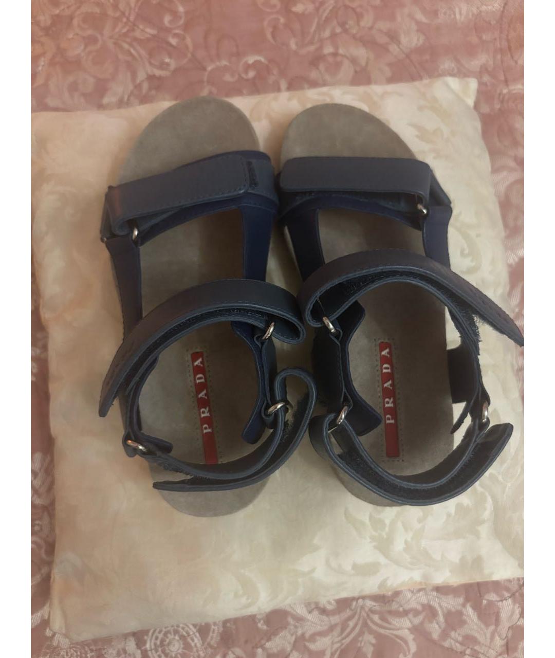 PRADA Синие кожаные сандалии и шлепанцы, фото 2