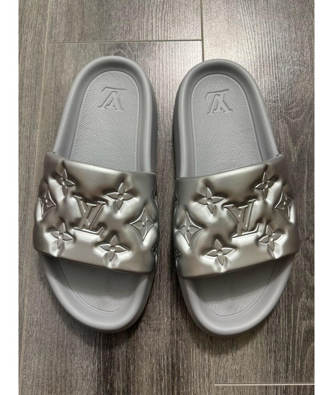 LOUIS VUITTON Серебряные резиновые шлепанцы, фото 2