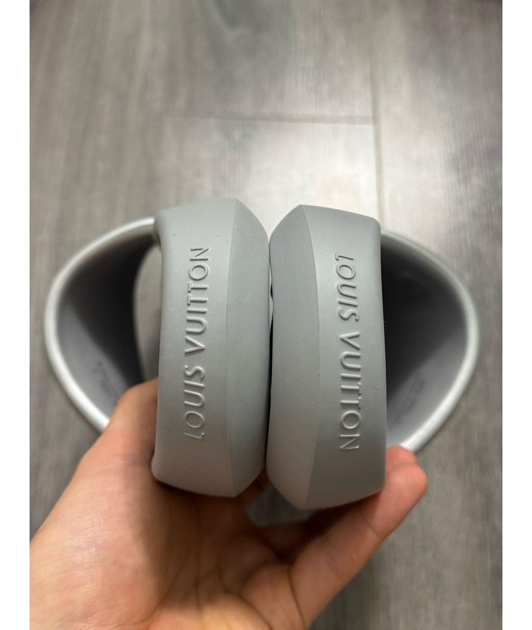 LOUIS VUITTON Серебряные резиновые шлепанцы, фото 6