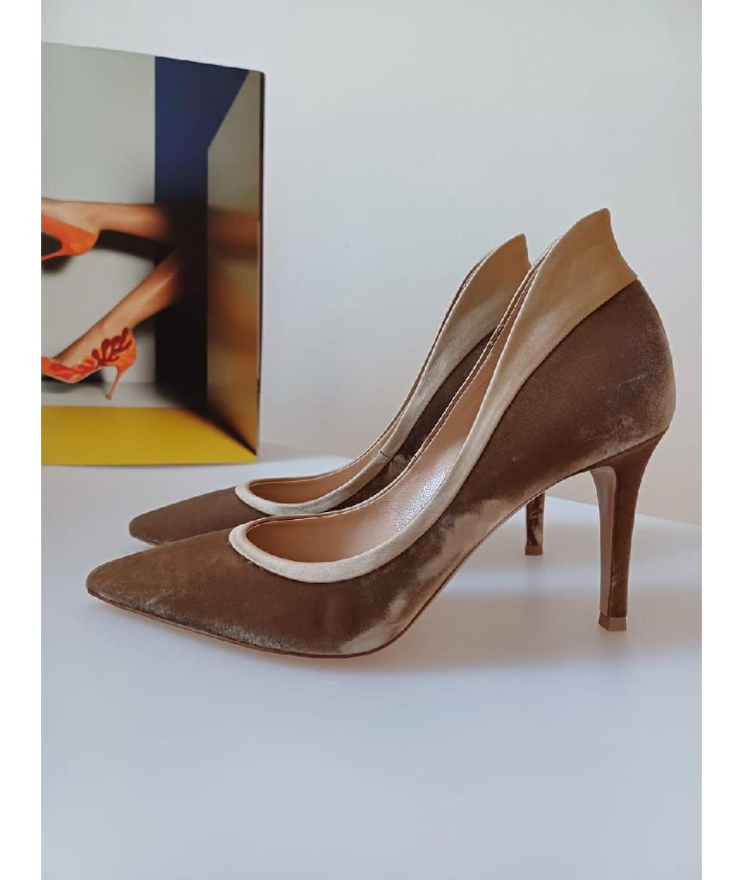 GIANVITO ROSSI Коричневые бархатные туфли, фото 2