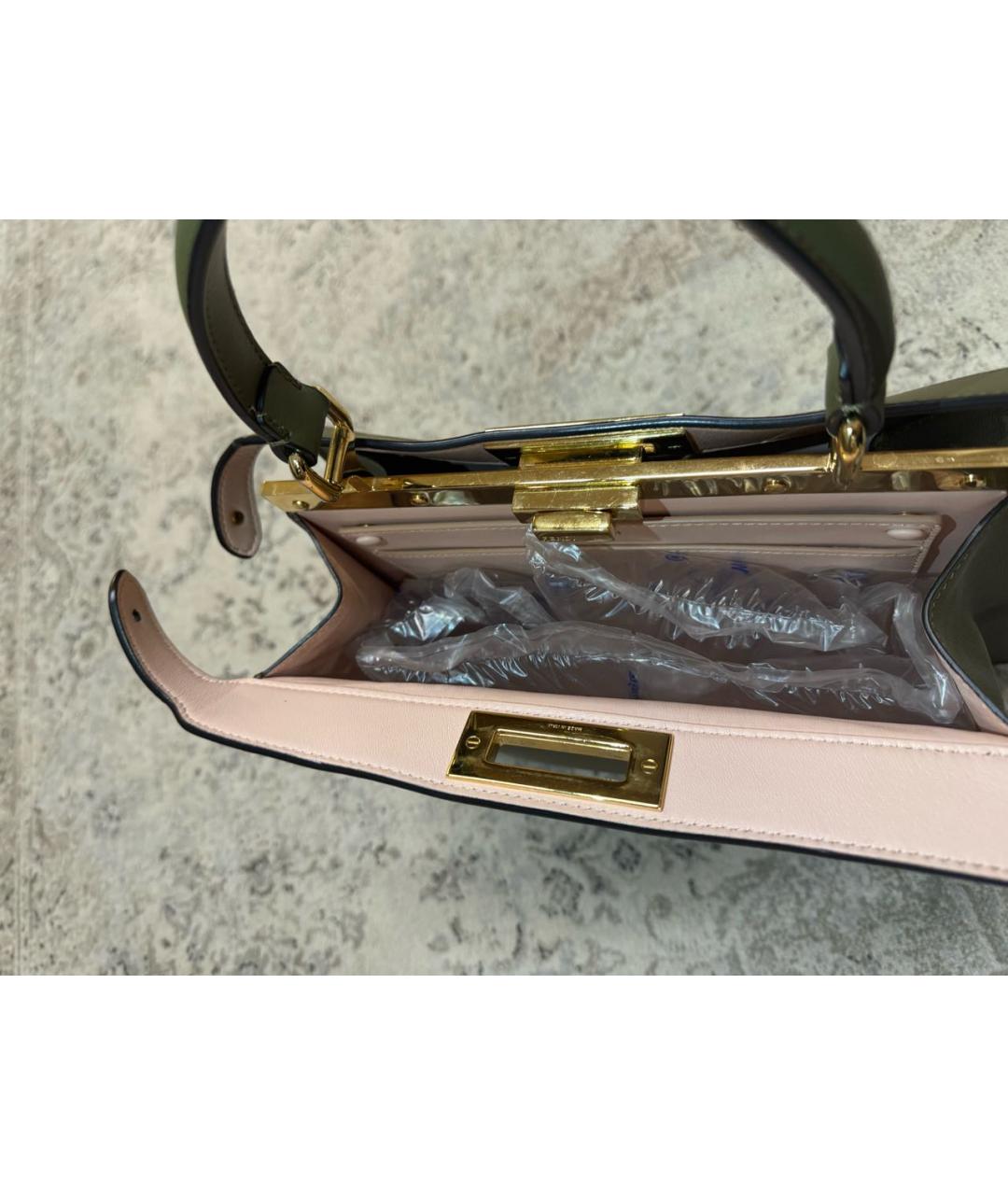 FENDI Хаки кожаная сумка с короткими ручками, фото 4