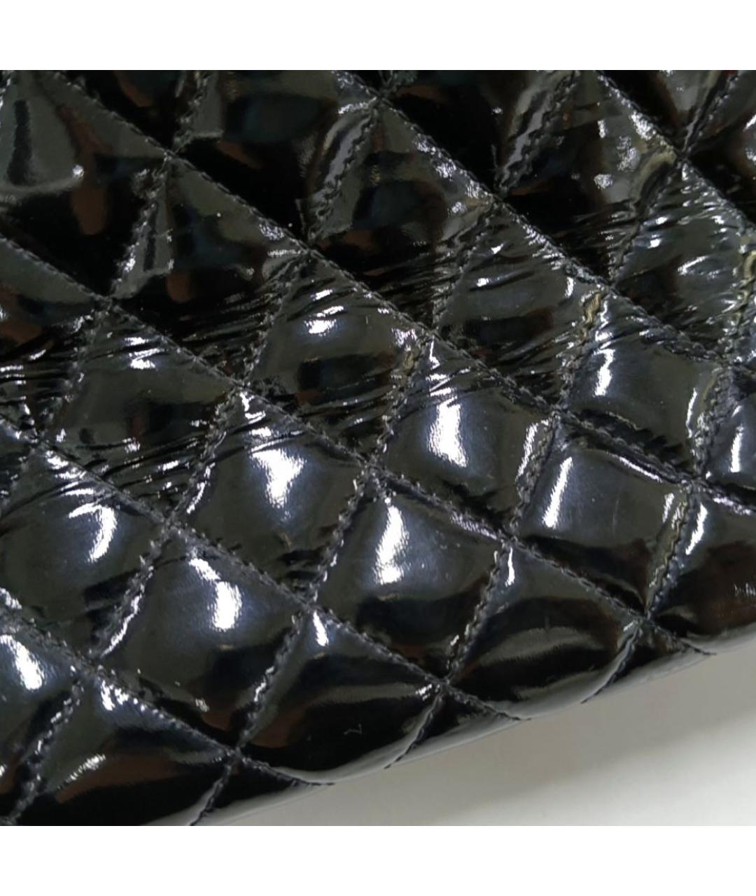 CHANEL Черная сумка через плечо из лакированной кожи, фото 4