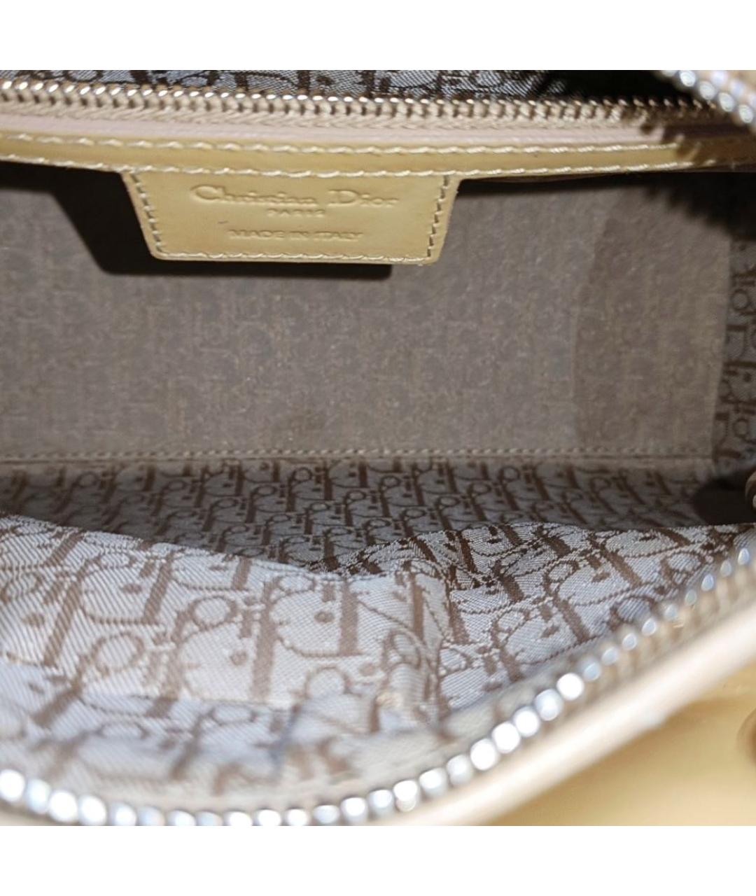 CHRISTIAN DIOR Золотая сумка через плечо из лакированной кожи, фото 3