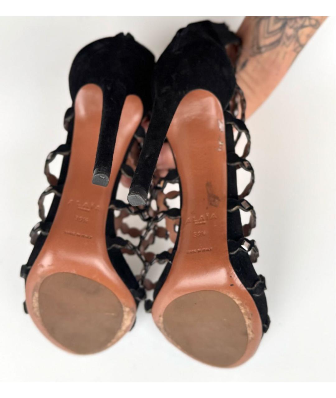 ALAIA Черные замшевые босоножки, фото 6