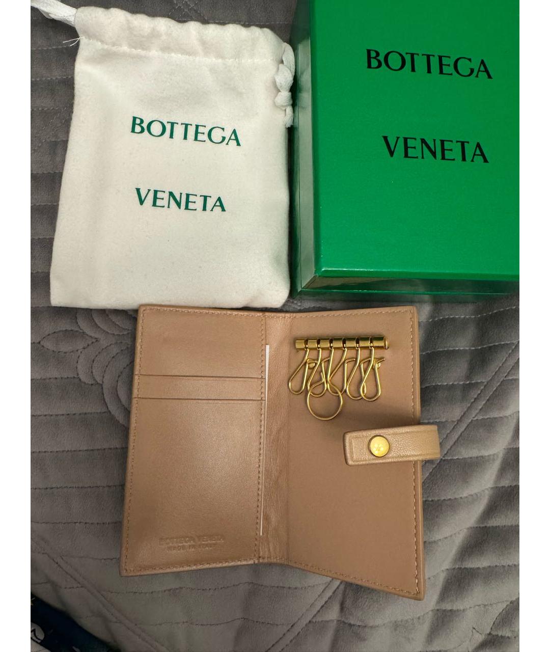 BOTTEGA VENETA Бежевая ключница, фото 3