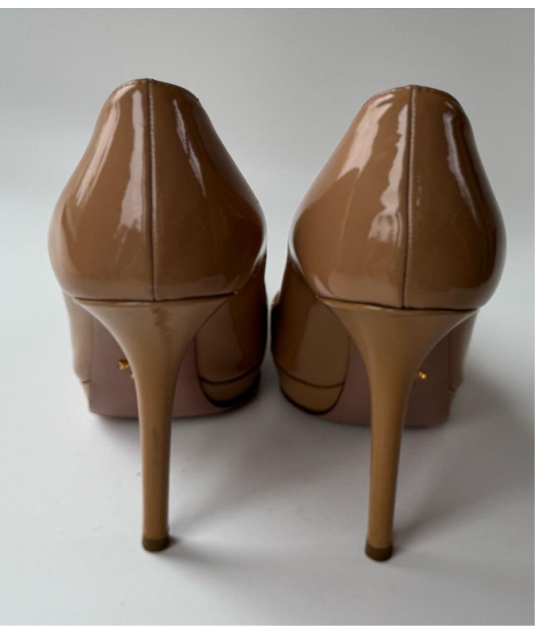 PRADA Бежевые туфли из лакированной кожи, фото 4