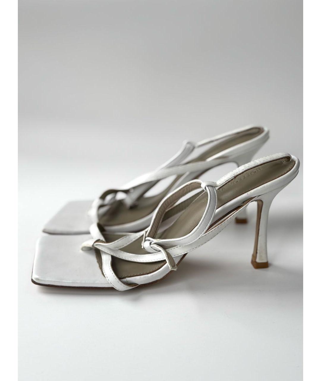 BOTTEGA VENETA Белые кожаные босоножки, фото 5